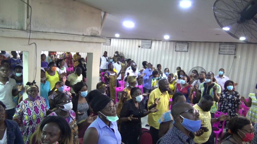 Photo membres entrain d'adorer